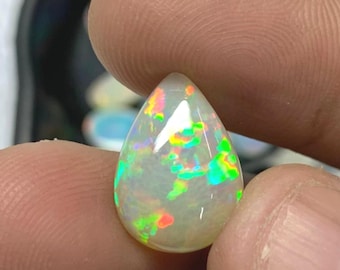 Äthiopischer Opal Cabochon, 4.80 Crt Birnenform Multi Feuer Edelstein