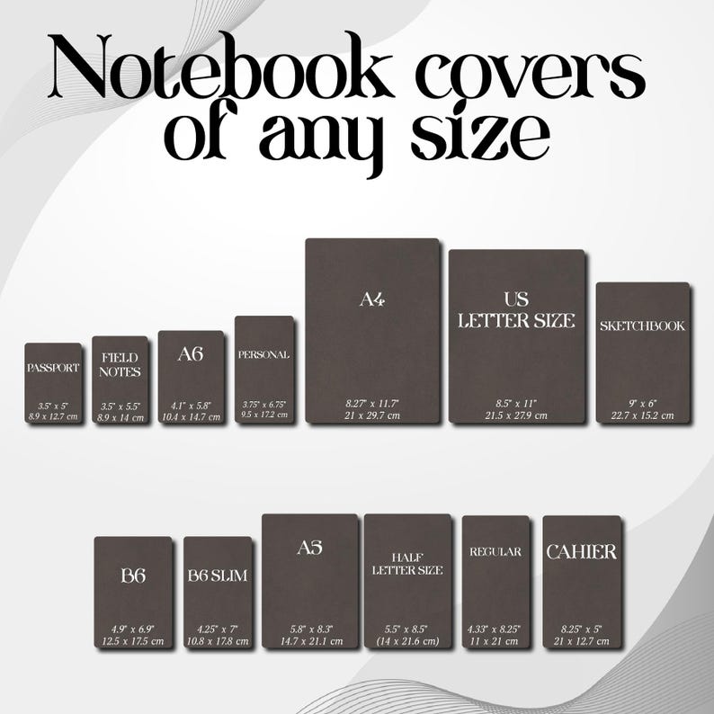 Pu&ograve; includere: Immagine di varie copertine di quaderni in diverse dimensioni, tra cui Passport, A6, Personal, A4, US Letter Size e Sketchbook. Le dimensioni sono fornite in pollici e centimetri, mostrando una gamma di opzioni per i quaderni.