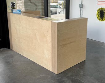 Mostrador de recepción sencillo de madera contrachapada del Báltico