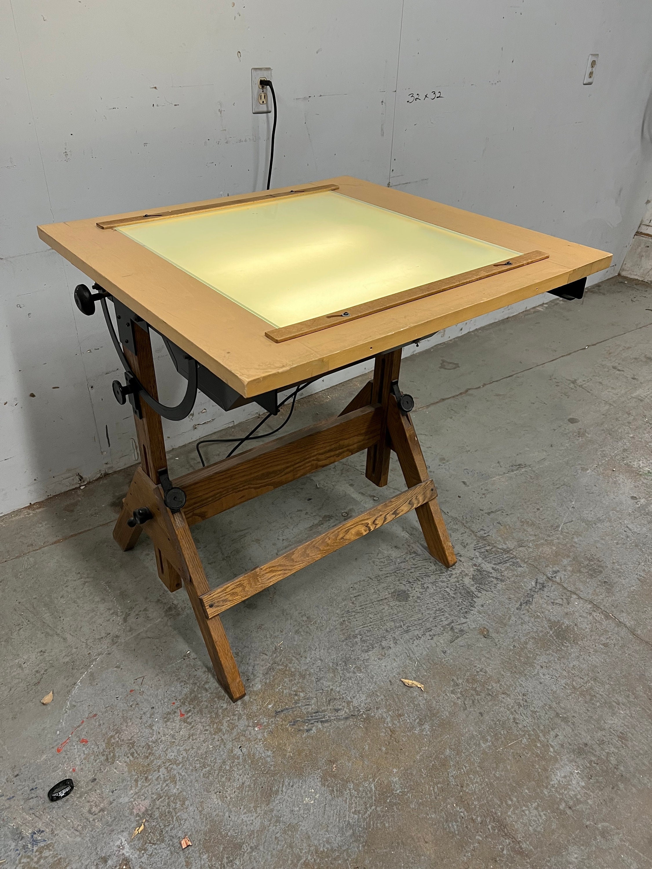 Woodsmith Lighted & Adjustable Drawing Table