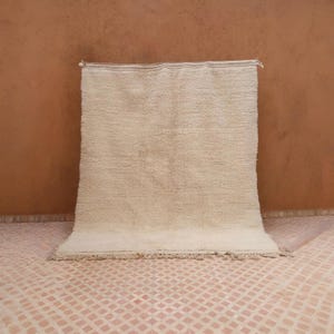 Ivory Wool Rug – Hand-Knotted Moroccan Beni Ourain Style