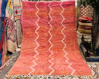 Alfombra marroquí rosa de pelo largo, alfombra bereber de lana colorida, diseño en zigzag