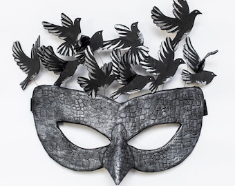 Black Raven Masquerade Mask: Gothic Crows Fantasy Costume