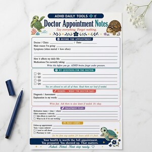 以下が含まれることがあります： ADHD Daily Tools Doctor Appointment Notesと題された白い紙のメモ帳。診察前、診察中、診察後の記入欄があります。ページにはカラフルなカメのイラスト、花のアクセント、医療情報を記入するための線が印刷されています。