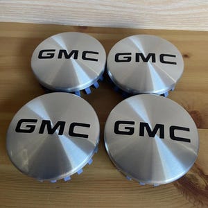 GMC シエラ ユーコン デナリ用 83mm クロームポリッシュホイールリムセンターハブキャップ 4個