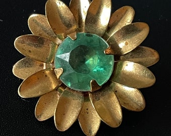 Antique Late Victorian Bright Lime Green Uranium Vaseline Glass Round Faceted Gold Tone Flower Daisy Brooch Pin C Clasp