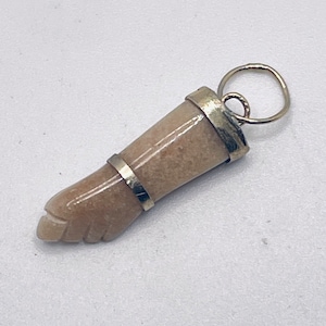 Vintage Cream Jasper Figa Hand Amulet Pendant: Gold Tone Evil Eye Talisman