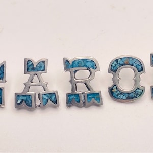 Vintage turquesa chip plata nativo navajo vaquero sombrero solapa chaqueta pin broche letras C A R O L Iniciales Carol Carl Cora Carlo Arlo Coral