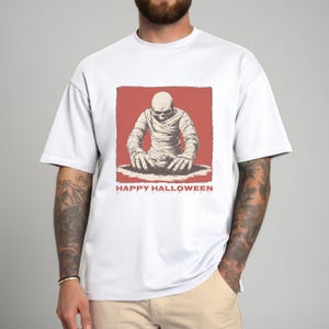 Creepy Zombie Mummy T-Shirt: Retro Halloween Horror Graphic Tee