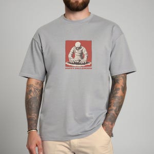 Creepy Zombie Mummy Halloween T-Shirt: Retro Horror Graphic Tee