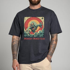 Retro Cartoon Zombie T-Shirt: Midnight Munch Club Grafik-Shirt