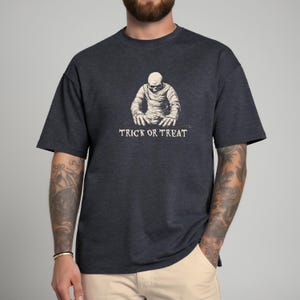 Creepy Zombie Mummy T-Shirt: Retro Halloween Horror Graphic Tee
