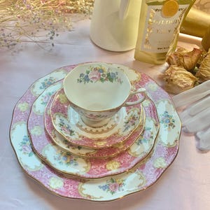 As see in Bridgerton! EXQUISITE Royal Albert Lady Carlyle 5-piece place setting. Like new