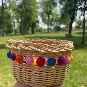 Handmade Rattan Basket with Colorful Beads – Small Round Wicker Organizer – Boho Pencil Holder, Kids Storage Cup, Gift Basket, Nursery & Off