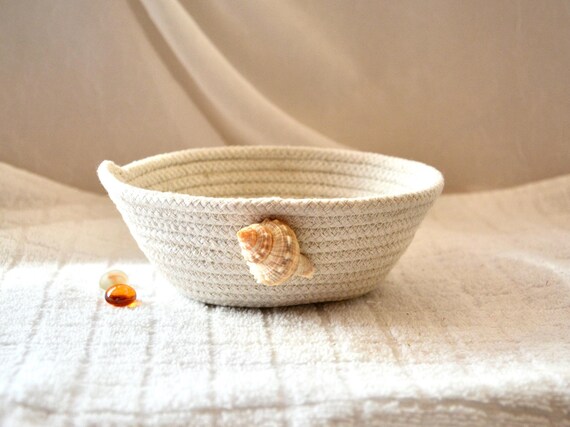 Seashell Candy Dish, Nautical Rope Bowl, 1 Handmade Shell Holder, Coastal Ring Bowl, Cape Cod Shell Basket, Seashore Beach Bowl