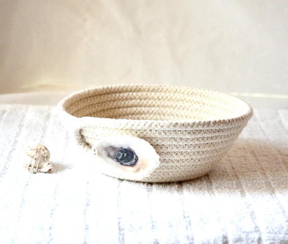 Sea Shell Bowl, Summer Picnic Basket, Handmade Shell Holder, Beach Cottage Key Bowl, Small Ring Bowl, Candy Dish, Cape Cod Oyster Basket