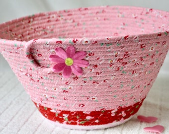 Pink Bath Towel Basket, Unique Spring Gift Basket, Handmade Lotion Holder, Lovely Daisy Basket, Entry Key and Mail Basket