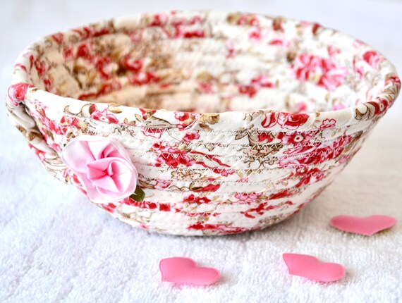 Rose Berry Basket, Handmade French Roses Bowl, Pretty Floral Key Bowl, Victorian Ring Dish, Mother's Day Gift Basket, Gift for her Mom