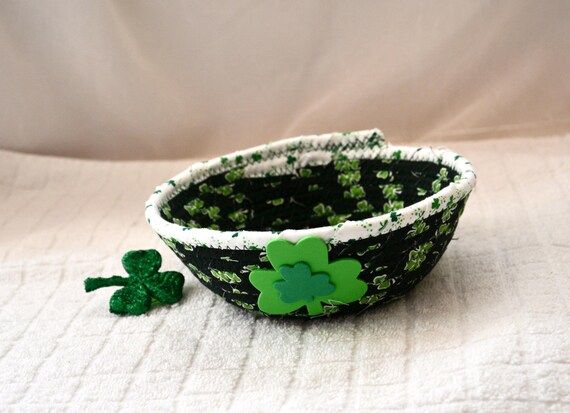 St. Patrick's Day Candy Bowl, Handmade Irish Shamrock Key Dish, Green Ring Tray