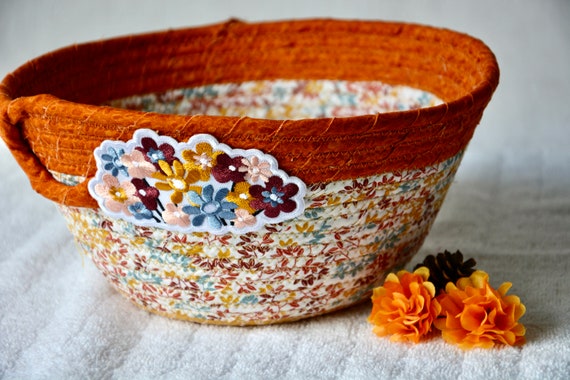Country Bread Basket, Flower Bouquet Basket, Floral Fruit Bowl, Napkin Holder, Gift Basket, Cottage Chic Fabric Rope Basket
