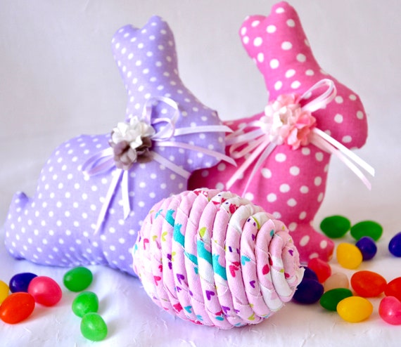 Easter Egg Ornament, Handmade Easter Decoration, Pink Egg Bowl Filler, 1 Hand Coiled Fabric Egg, Easter Basket Stuffer, Cute Decor