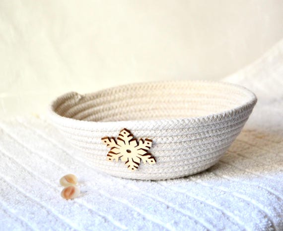 Christmas Snowflake Basket, Cute Candy Dish, Snowy Winter Bowl, Holiday Gift Basket, Handmade Key Holder, Country Cottage Rope Bowl