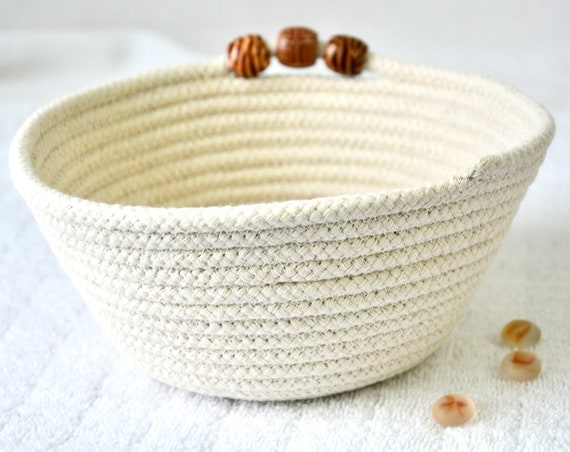 Minimalist Coiled Rope Bowl, Handmade Key Dish, Beige Clothesline Basket, Candy Bowl, Small Country Home Decor, Farmhouse Decor Basket