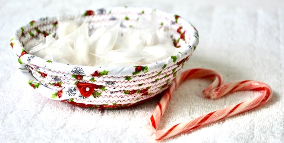 Christmas Candy Bowl, 1 Handmade Fabric Rope Basket, Cute Holly Berry Potpourri Holder, Red Key Bowl, Holiday Decor, Trinket Ring Dish Tray