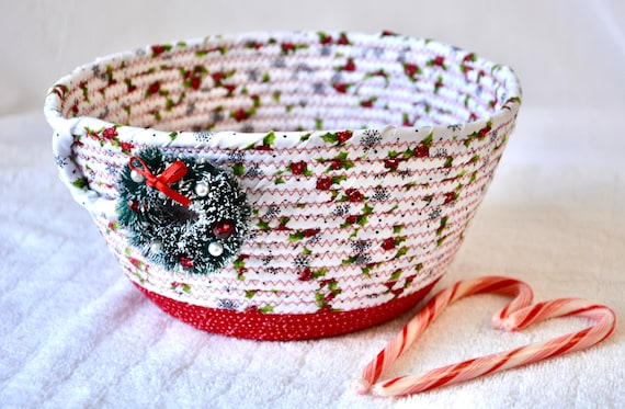 Christmas Candy Bowl, Handmade Decorative Entry Basket, Holiday Gift Basket, Festive Napkin Holder, Christmas Wreath Bowl