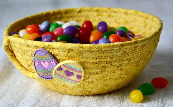 Yellow Easter Basket, Spring Heart Bowl, 1 Handmade Easter Gift Basket, Easter Decoration, Napkin Holder, Fruit Bowl, Candy Bowl