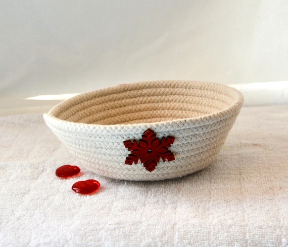 Christmas Snowflake Bowl, 1 Minimalist Rope Basket, Desk Clip Bowl, Handmade Clothesline Basket, Fun Ring Tray, Cute Snowflake Gift Basket