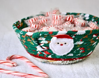 Christmas Santa Candy Bowl, Handmade Holiday Gift Basket, Cute Christmas Card Holder, Napkin Holder, Bread Basket, Quilted Fruit Bowl