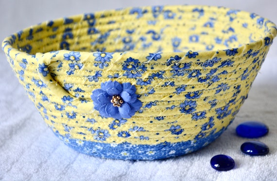 Summer Daisy Basket, Lovely Fruit Bowl for your Kitchen Table or Fun Picnic Basket, Handmade Quilted Fabric Basket and Napkin Holder