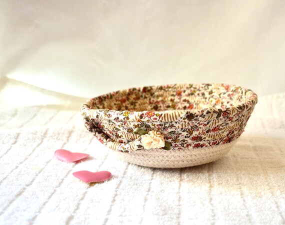Shabby Chic Basket, Handmade Rope Bowl, Victorian Rose Ring Dish, Floral Rope Basket, Vintage Cottage Candy Dish, Beige Gift Basket