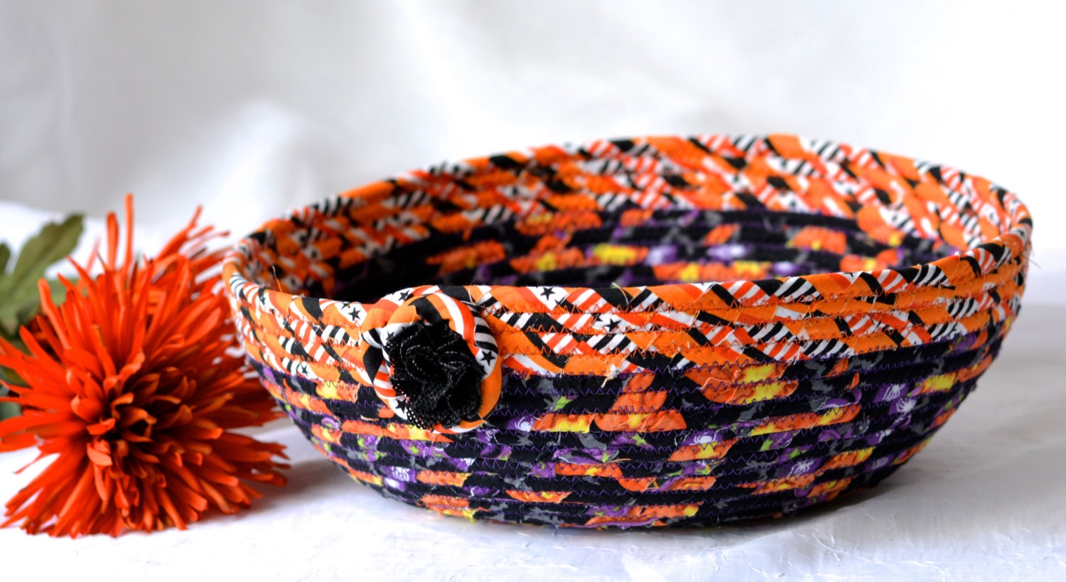 Halloween Decor Basket, Coiled Rope Bowl, Handmade Fabric Basket, Orange  and Black Bowl, Halloween Fruit Bowl, Fall Napkin Basket