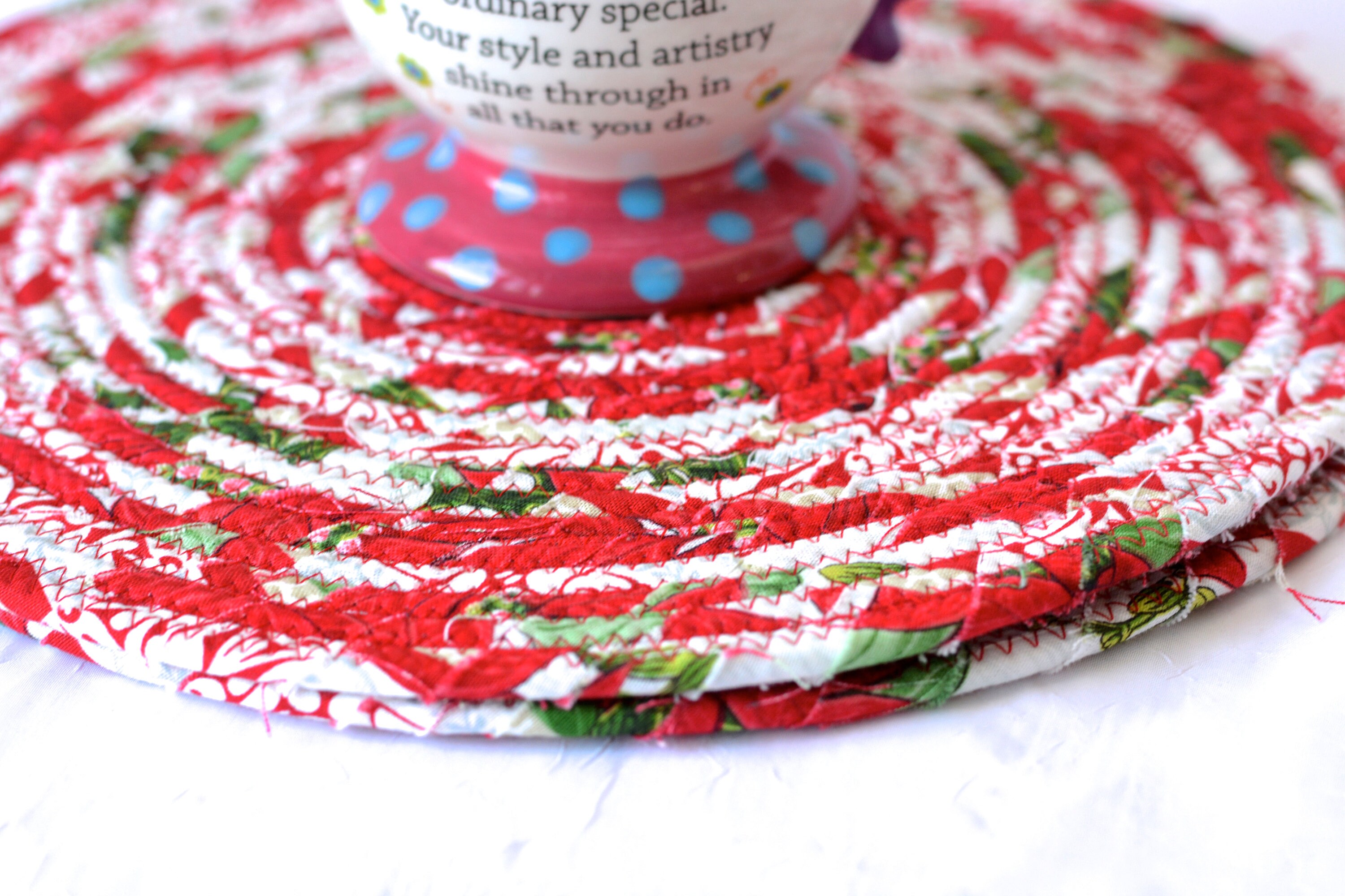 Lovely Christmas Trivets, 2 Handmade Place Mats, 2 Quilted Potholders, Table Topper, Christmas 