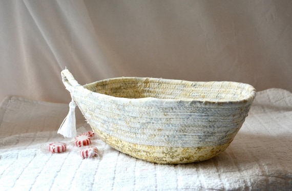 White Christmas Snowflake Card Basket, Handmade Holiday Fruit Bowl,  Elegant Silver and Gold Basket