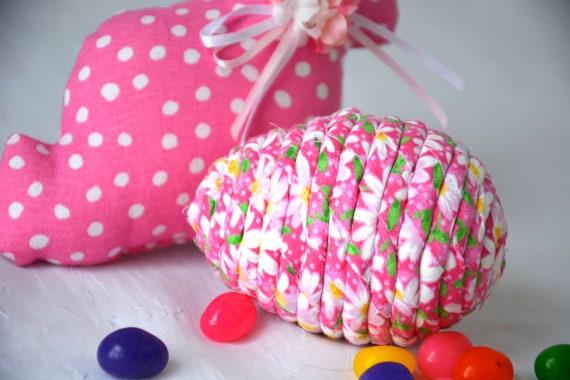 Cute Easter Egg Ornament, 1 Handmade Pink Daisy Easter Egg Decoration, Basket Filler, Hand Coiled Fabric Easter Egg, Spring Bowl Filler