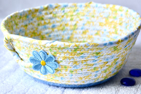 Spring Daisy Basket, 1 Yellow Floral Basket, Handmade Gift Basket, Bright Kitchen Decoration, Napkin Holder, Fruit Bowl, Candy Bowl