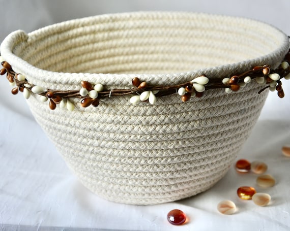 Minimalist Rope Bowl, Handmade Beige Clothesline Basket, Country Mail Bin, Farmhouse Gift Basket, Hand Coiled Natural Rope Decor