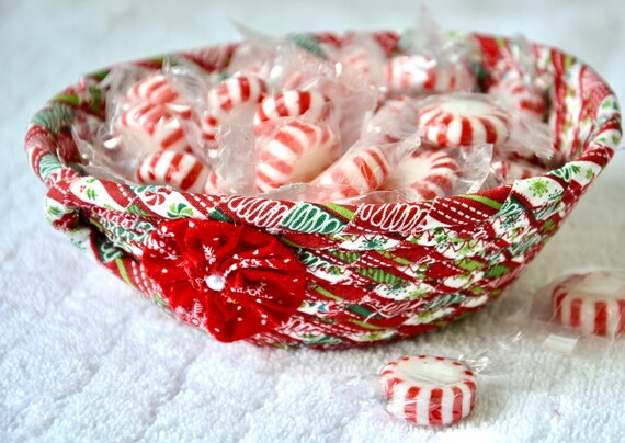 Christmas Candy Bowl, 1 Handmade Holiday Desk Accessory, Cute Potpourri Holder, Foyer Key Basket, Holiday Gift Basket, Trinket Ring Tray