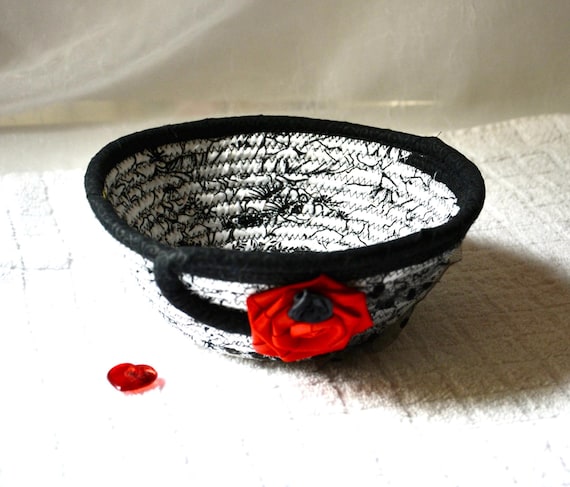 Halloween Candy Dish, Handmade Fabric Rope Bowl, Key Tray, Small Black Basket, Desk Accessory Basket, Red Rose Bowl, Artisan Quilted