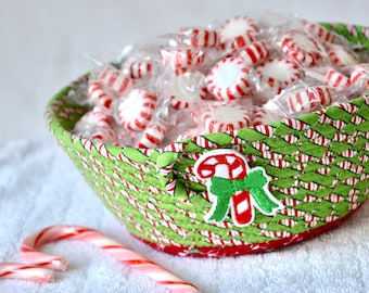 Christmas Candy Cane Bowl, Handmade Decorative Christmas Gift Basket, Holiday Fabric Napkin Holder, Bread Basket, Quilted Fruit Bowl
