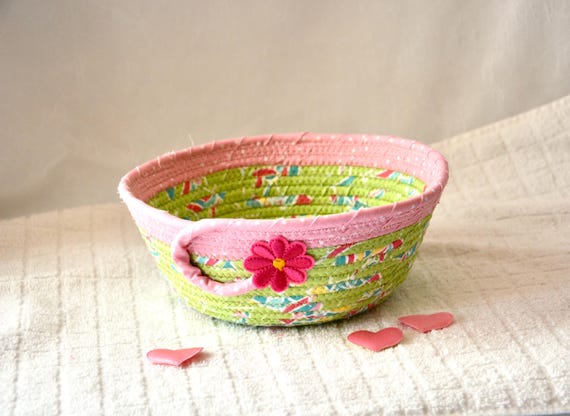 Summer Green Bowl, Handmade Pastel Fabric Bowl, Beautiful Desk Basket, Eyeglasses Holder, Lime Cream Picnic Basket, Gift for her Mom