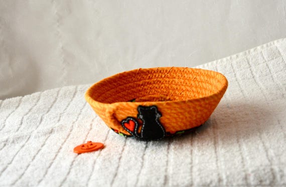 Halloween Candy Dish, Black Cat Key Holder, Fall Decor Ring Dish, Cute Change Tray, Coin Holder, 1 Handcrafted Fabric Rope Bowl