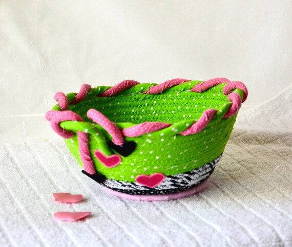 Lime Cream Woven Basket, Vanity Jewelry Bowl, 1 Handmade Fabric Basket, Green Bath Tissue Holder, Lime Green Pixie Bowl, Fairy Dust Basket