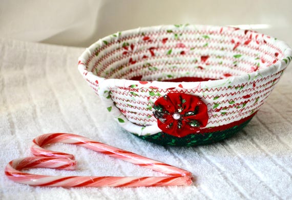 Christmas Candy Bowl, 1 Handmade Holiday Fabric Basket, Potpourri Holder, Entry Key Bowl, Holiday Decor, Trinket Tray, Fabric Rope Basket