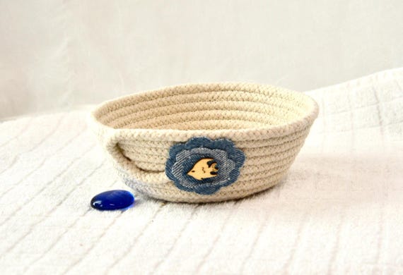 Outdoor Patio Basket, Beige Rope Basket, Minimalist Candy Bowl, Cute Fish Bowl, Small Handmade Summer Picnic Basket, Beach Party Bowl