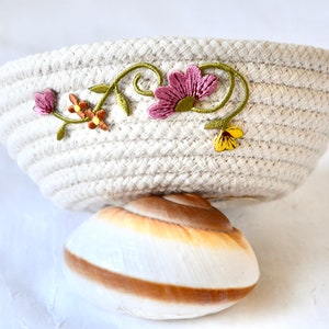 Small Candy Bowl, Mother Birthday Gift, 1 Handmade Key Holder, Minimalist Rope Tray, Floral Ring Bowl, Country Change Tray, Desk Candy Dish