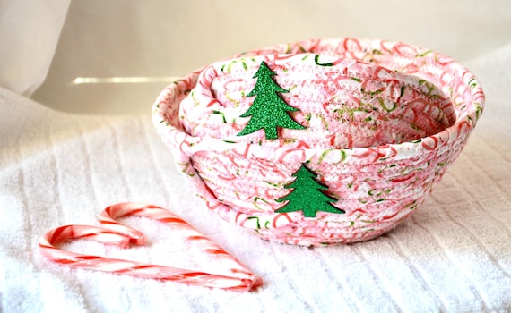 Christmas Candy Dishes, 2 Nesting Bowls, Handmade Key Basket Set, Holiday Trinket Ring Dish, Jewelry Trinket Tray, Small Holiday Bowls